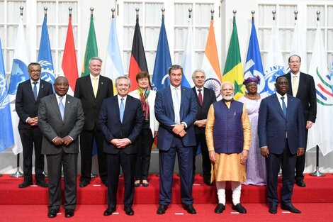 Alberto Fernández junto a los líderes de otros países invitados especialmente a la reunión de las potencias del G7.