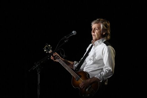 Paul McCartney volvió a cantar con John Lennon y emocionó a una multitud en Glastonbury