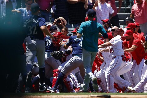 La increíble batalla campal de casi 20 minutos que se desató en un partido de béisbol