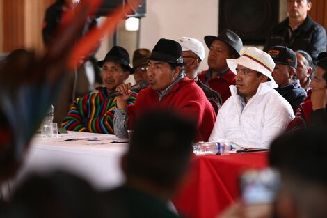 Leónidas Iza, líder de las protestas, en el diálogo con el gobierno.