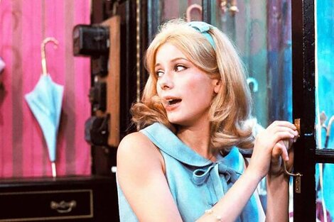 Catherine Deneuve en "Los paraguas de Cherburgo" (1964), de Jacques Demy. 