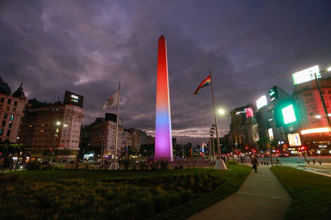 El Obelisco se ilumina con la bandera del Orgullo LGBTIQ+