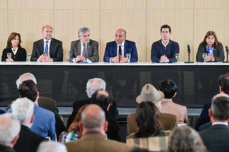 Juan Manzur, Daniel Filmus y Eduardo de Pedro durante el anuncio en Ciudad Universitaria. (Fuente: Télam)