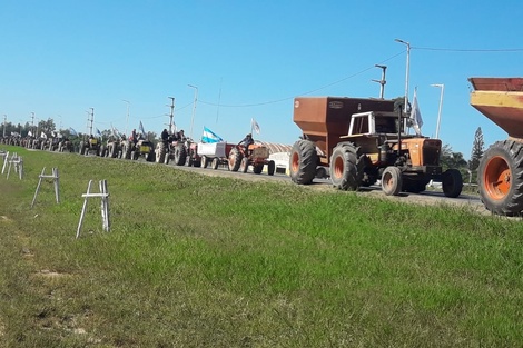 Sin cortes de ruta, pero con movilizaciones, la Mesa de Enlace llamó a un cese de actividades en reclamo por la falta de gasoil. "Foto: FAA). 