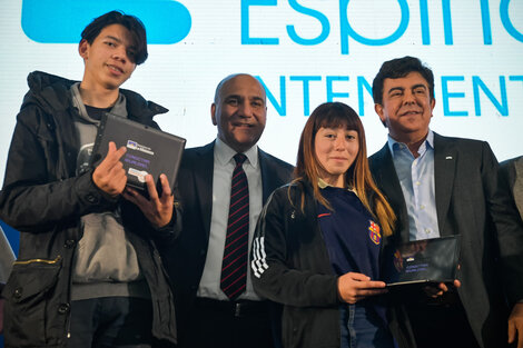 Espinoza y Manzur lanzaron el programa Matanza Tecnológica con la entrega de 20 mil tablets a estudiantes secundarios