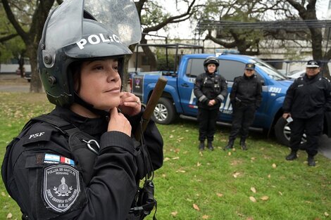 El 35% de les agentes policiales santafesinxs son mujeres. (Fuente: Sebastián Granata)