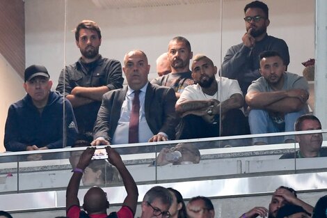 El "Rey Arturo" fue a ver el éxito de Flamengo en el mítico Maracaná (Fuente: AFP)