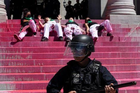 Tras el fallo de la Corte Suprema, hubo numerosas demostraciones a favor de mantener la legalidad del aborto. (Fuente: EFE)