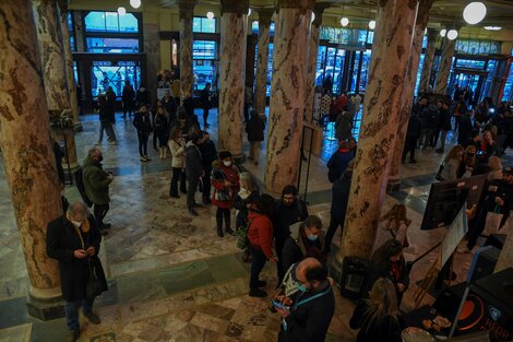 Los visitantes pudieron observar los trabajos de la Restauración Integral del Edificio del Molino (Foto: Télam).