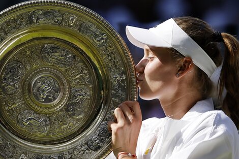 Rybakina ganó Wimbledon, donde fueron prohibidos los rusos, y el festejo fue solo en Moscú