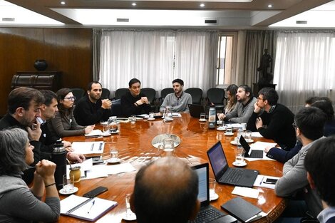 El gabinete de Batakis hizo jornada completa en el sábado feriado.