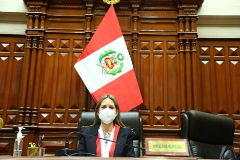 Perú | La Defensoría del Pueblo llamó a evitar expresiones de discriminación luego de que la presidenta del Congreso se refiriera a “blancos e indios” en un discurso oficial