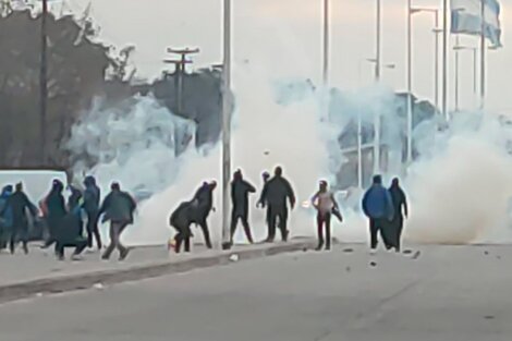 Primera C: La barra brava de Alem atacó a la de Luján, hay 15 heridos de bala