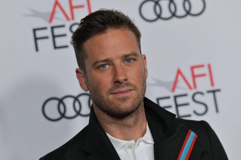 Armie Hammer se fue de los Estados Unidos en diciembre de 2021, tras pasar tres meses en un centro de rehabilitación dedicado a la adicción al sexo y las drogas. Foto: AFP.