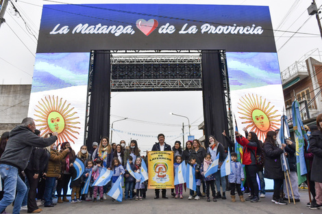 Fernando Espinoza: “Honramos la celeste y blanca transformando la vida de nuestra gente”