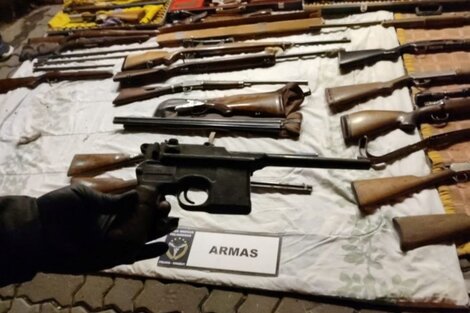 Parte de lo secuestrado en el domicilio del acusado. 