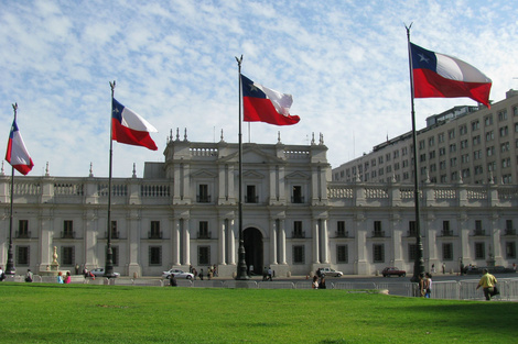 Cómo hace Chile para evitar la economía bimonetaria