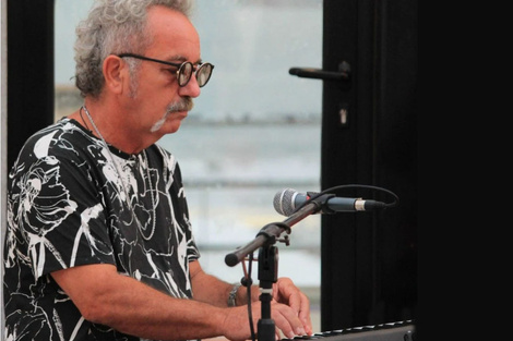 Gustavo Villegas, pianista de Memphis La Blusera en los inicios de la banda, murió a los 65 años.