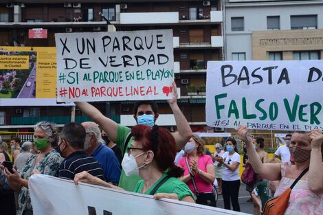 Caballito: protesta en la previa del tratamiento en la Legislatura del "parque lineal"