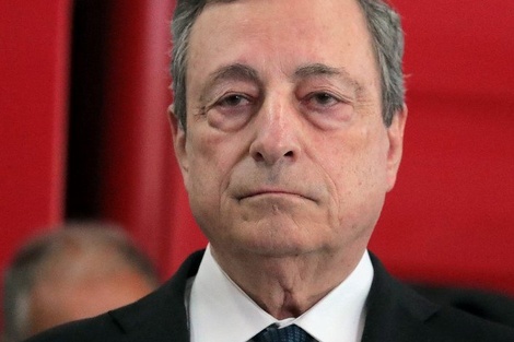 El primer ministro italiano Mario Draghi renuncia por la crisis en su coalición de gobierno.