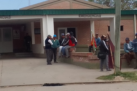 Conflicto entre comunidades por la atención en el Hospital de Mosconi