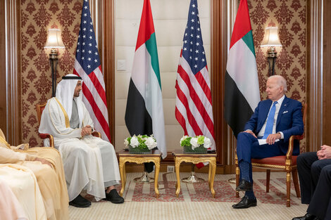 Biden con el jeque Mohamed bin Zayed Al-Nahyan. 