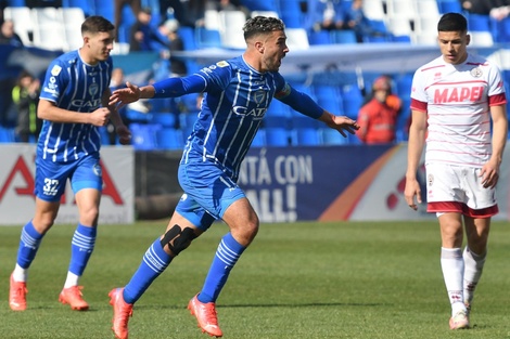 Godoy Cruz superó a Lanús y es uno de los punteros