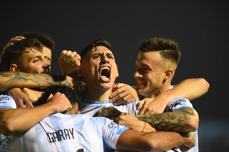 Atlético Tucumán ganó y sigue en lo más alto de la tabla