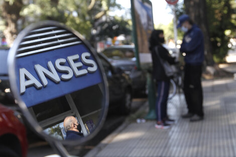 Para aquellos que no puedan completar el formulario para mantener los subsidios de luz y gas, ANSES habilitó la posibilidad de obtener un turno para realizar el trámite presencialmente. 