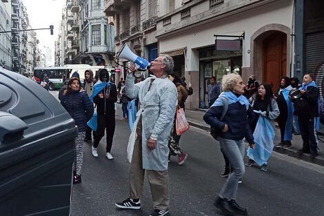 La declaración del bloque del FdT citó entre las acciones desestabilizadoras, las acciones "violentas" contra el Instituto Patria.