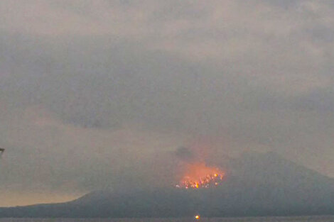 Alerta en Japón: un volcán de Kyushu entró en erupción