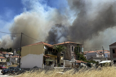 Incendio en Vrisa, isla de Lebos, en Grecia.