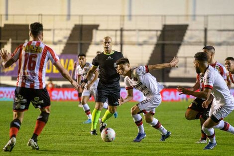 Barracas Central - Patronato: escándalo por el arbitraje de Baliño y el VAR