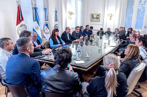 Los mandatarios estuvieron cara a cara escuchando las demandas.