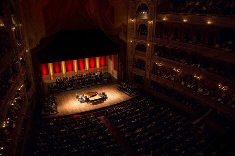 El Tetro Colòn entre los más lindos del mundo. Por su escebario pasaron los compositores, músicos, bailarines y cantantes líricos más importantes. En la foto, el maestro Daniel Barenboim y la pianista Martha Argerich, en 2017. (Foto: NA)