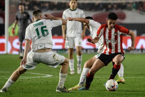 Banfield y Estudiantes no pudieron sacarse ventaja en La Plata.