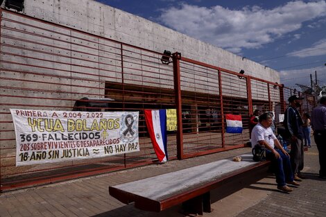 Paraguay: el supermercado escenario de incendio se convierte en un memorial