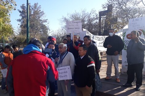 Taxistas reclaman la entrega de licencias veinteñales en la ciudad de Salta