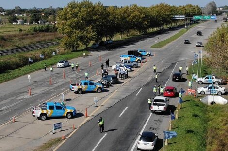 Operativo Invierno 2022 en las rutas de la provincia de Buenos Aires donde se realizaron controles en los cehículos particulares yservcio de transporte de pasajeros. (Foto: NA)