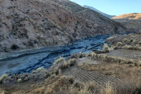 Analizarán el agua del Pilcomayo por pérdidas de un dique de residuos mineros