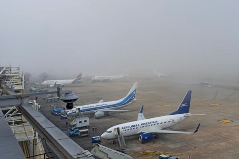 Por la niebla, vuelos en Aeroparque y Ezeiza registraron demoras y desvíos