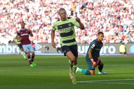 El noruego Erling Haaland convirtió dos goles en el debut de Manchester City