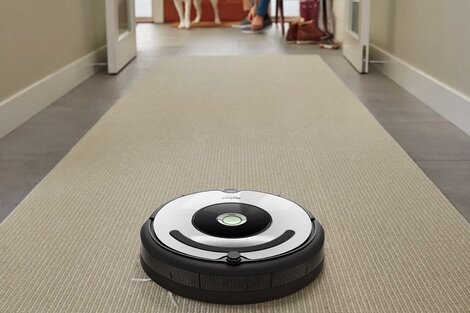 Amazon compra la empresa iRobot, la fabricante de la reconocida aspiradora automática "Roomba"