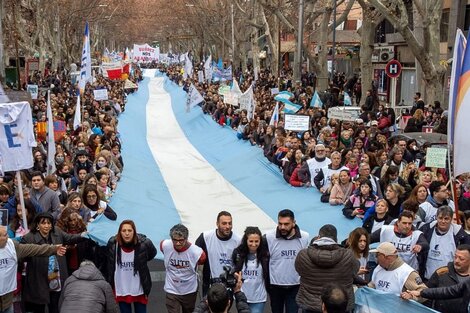 Docentes de Mendoza inician la semana con un paro de 72 horas