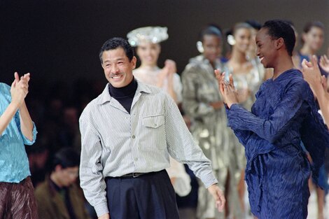 Murió el diseñador de moda japonés Issey Miyake