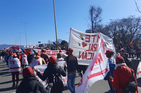 Organizaciones sociales marcharon el miércoles en Jujuy contra la criminalización de la protesta.