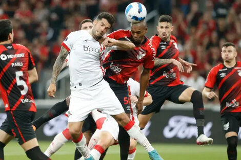 Estudiantes vs Paranaense: a qué hora juegan, cómo verlo y formaciones