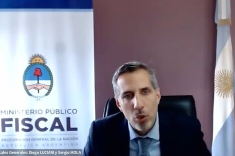 El fiscal Daniel Luciani durante su exposición en la audiencia donde se vio enla pantalla del Zoom su "machete". (Foto: Captura de pantalla)