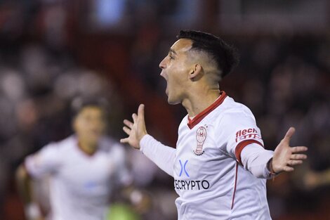 Huracán goleó a Sarmiento y se ubicó en el podio del torneo