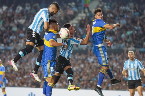 El juego aéreo durante el duelo en Avellaneda